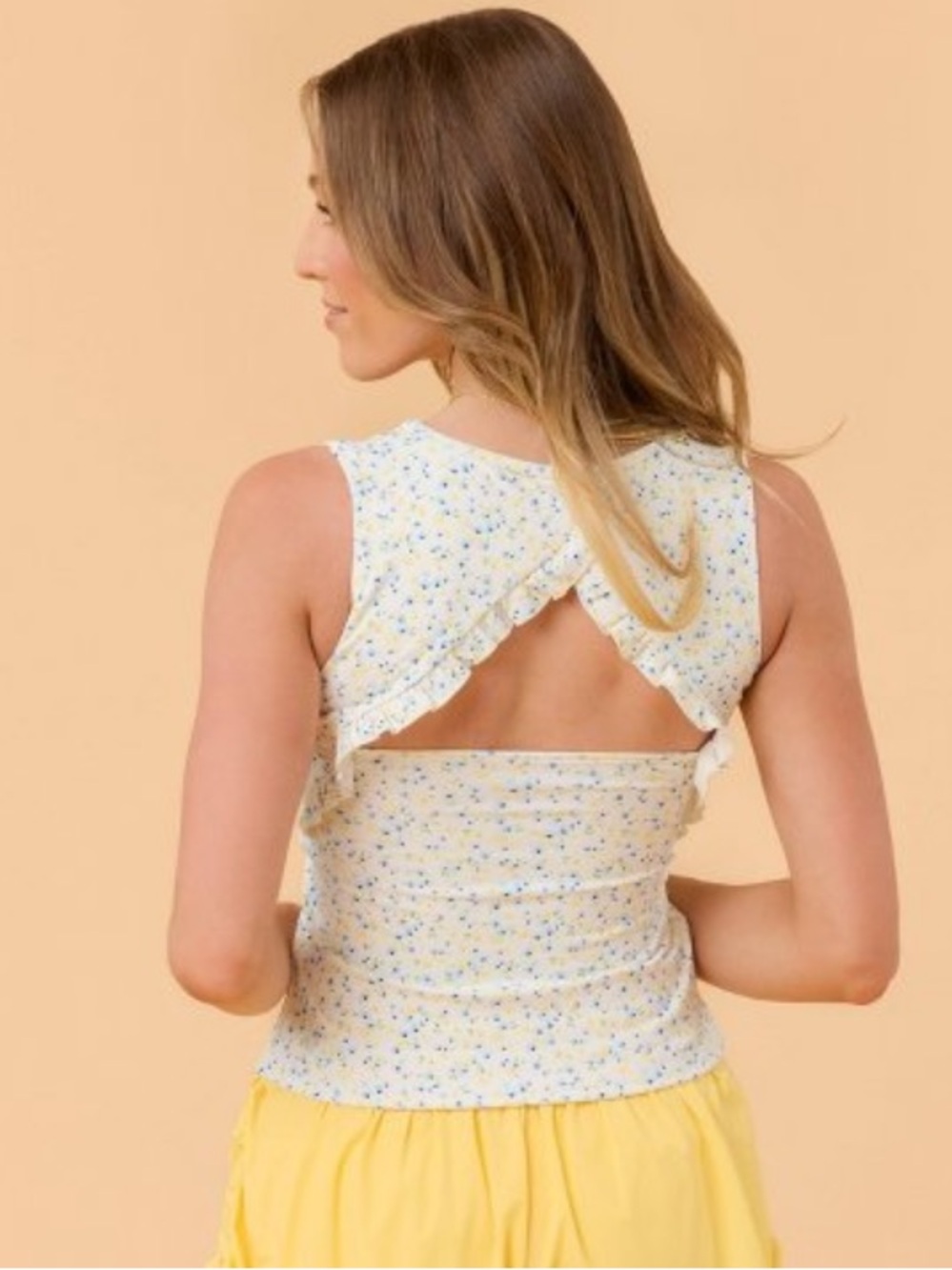 BLOGILATES NWT Women's Mommy & Me Ruffle
Back Tank Top - White
Floral Print L